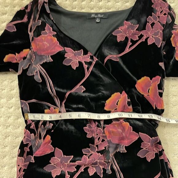 Honey Punch Women's Velour Floral Deep V-Neck Romper Size Small - Picture 6 of 7